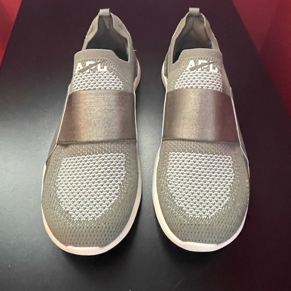 APL TECHLOOM BLISS SAGE ATHLETIC SHOES